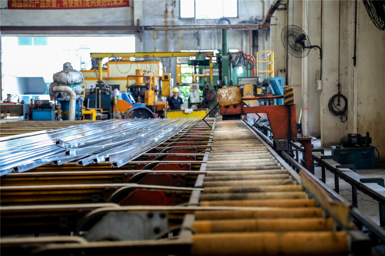 高登工廠-擠壓車間