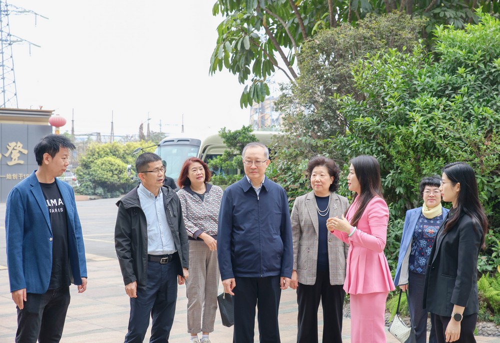 民建中央副主席李世杰、民建廣東省委會(huì)主委李心、民建肇慶市委會(huì)主委潘銳波一行高登調(diào)研工作